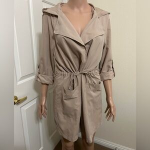 Love Tree Lightweight Beige Hooded Trench Roll-Tab Sleeves. Women’s Size Large.